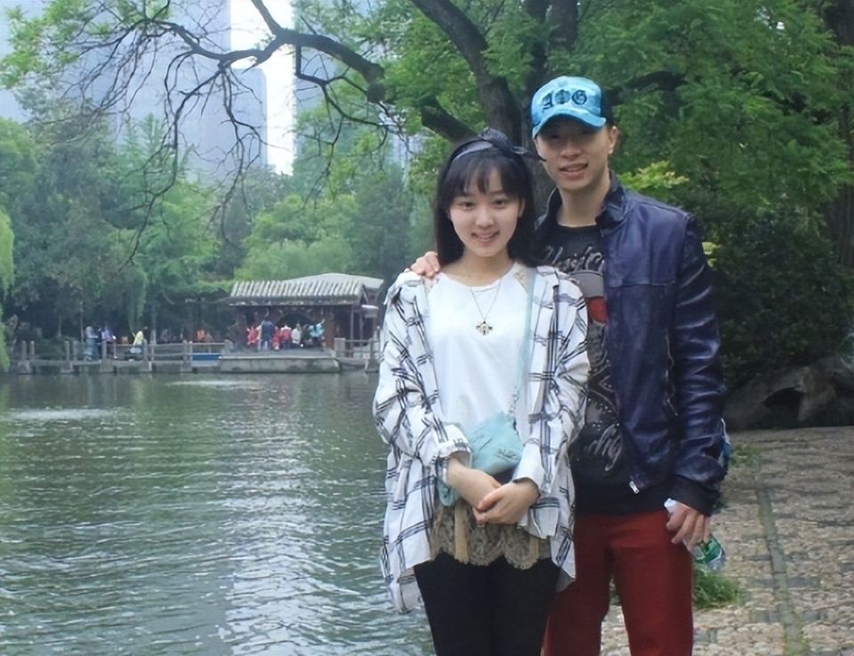 马龙一家四口照片(马龙一家四口照片女儿多大)